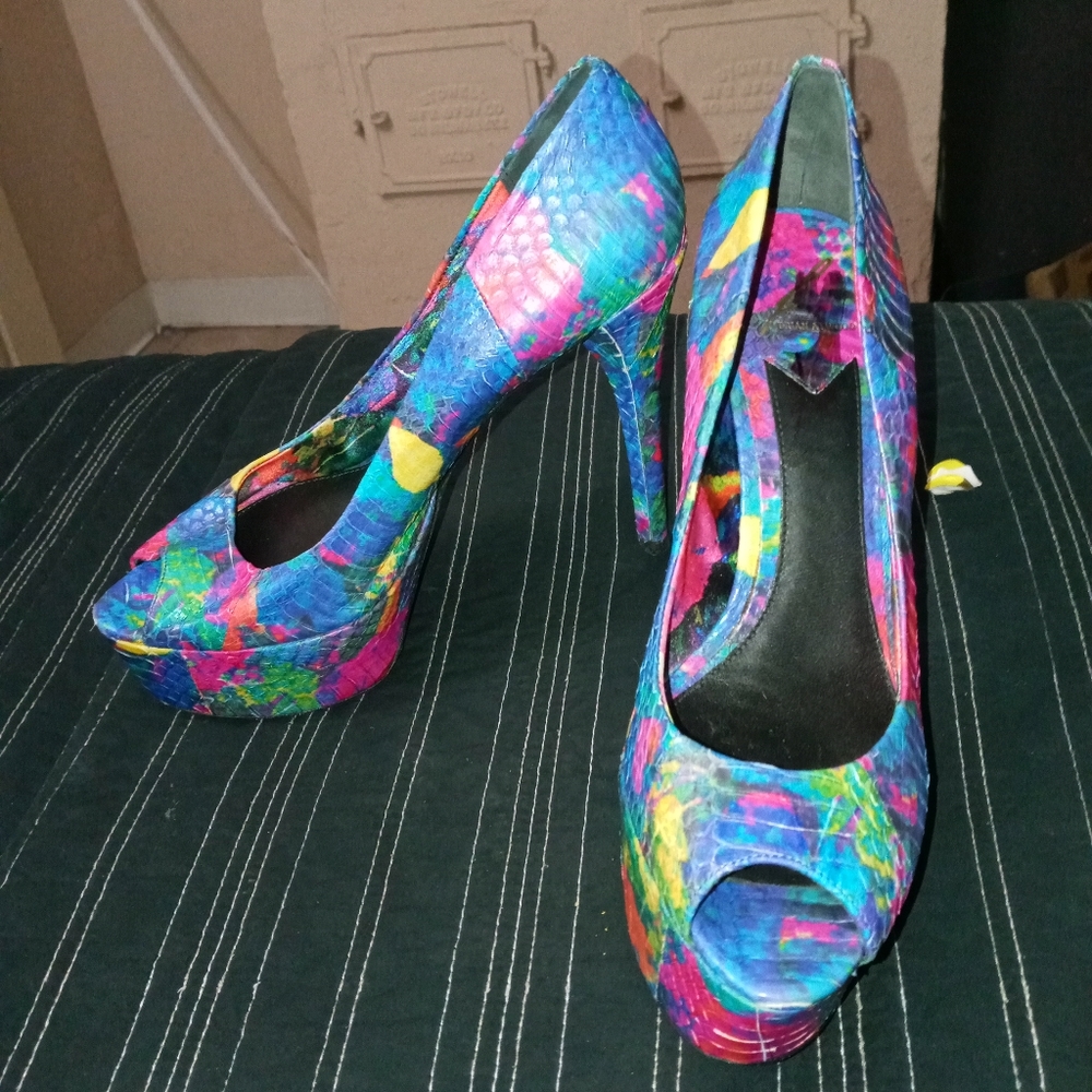 Brian Atwood "Rainbow Snake" silk lined pumps - Picture 1 of 9